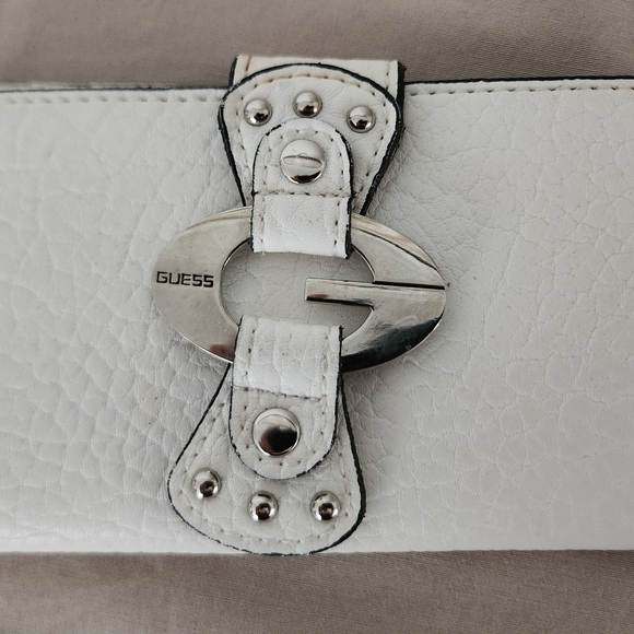 Guess wallet brand new - Picture 1 of 4